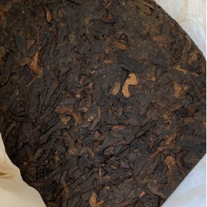 Шу пуэр Nian Nian You Yu 2015 год блин 357 г. Photo 3